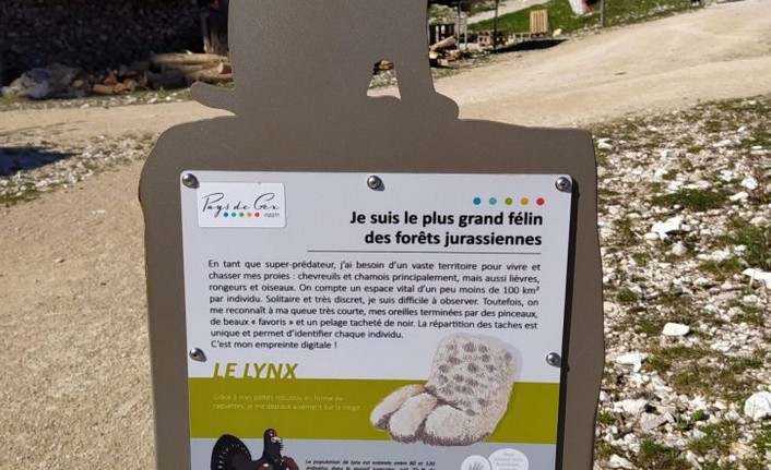 panneau information au bord d'un chemin